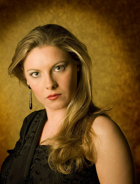 Archivo:Montse Perez1.jpg
